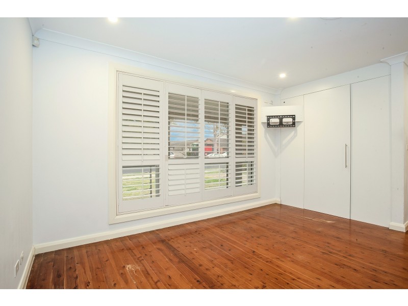 16 Rugby Crescent, Chipping Norton NSW 2170