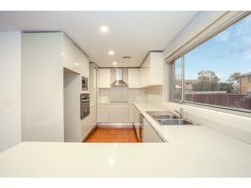 16 Rugby Crescent, Chipping Norton NSW 2170