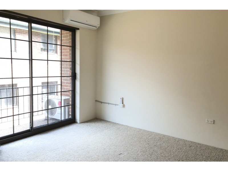 8/8 Hainsworth Street, Westmead NSW 2145