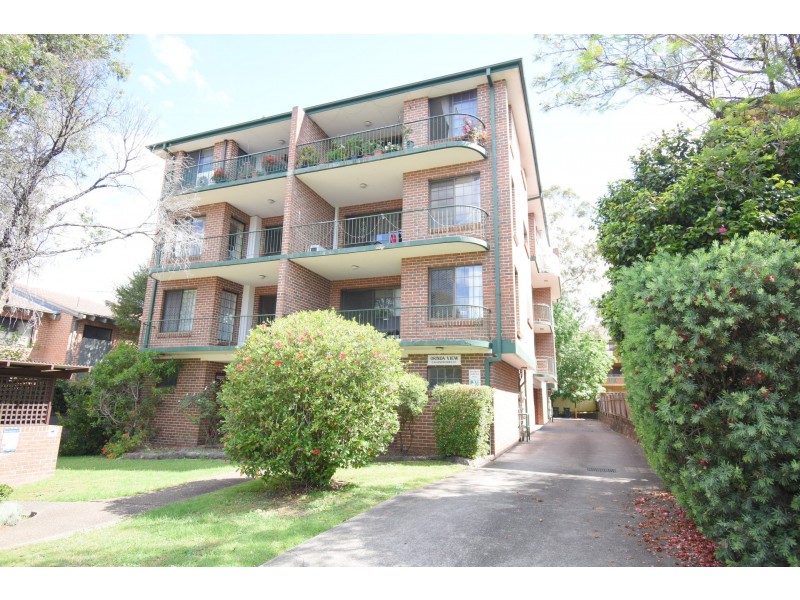 8 Hainsworth Street, Westmead NSW 2145