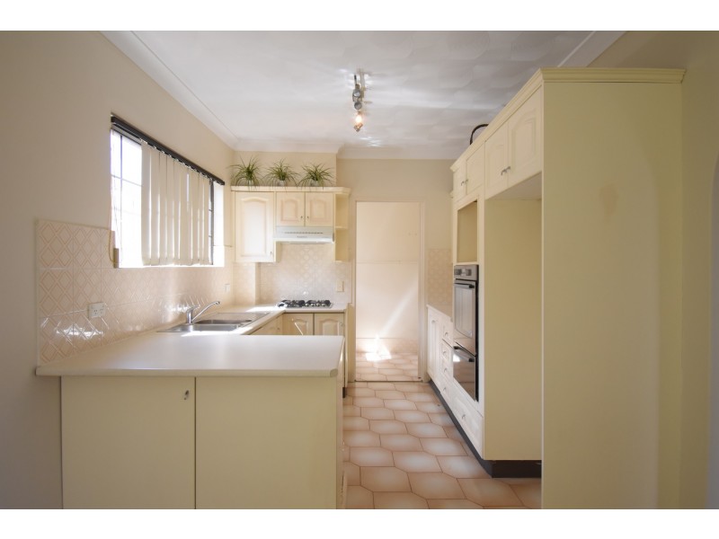 8 Hainsworth Street, Westmead NSW 2145