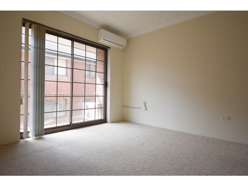 8 Hainsworth Street, Westmead NSW 2145