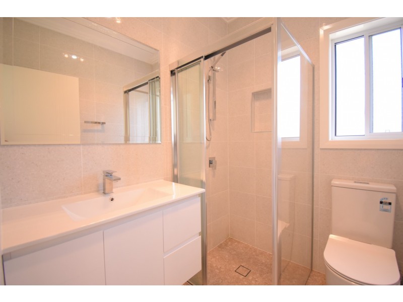 1a St Helens Close, West Hoxton NSW 2171