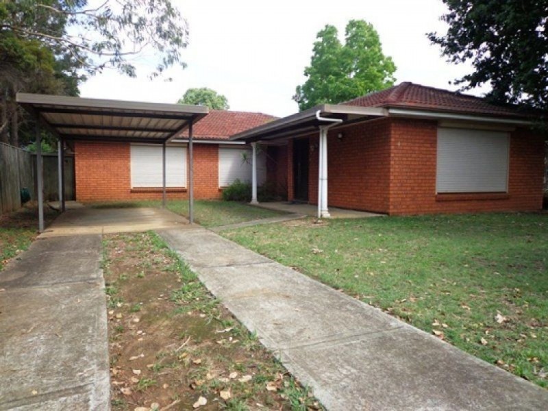 4 Melbourne Road, St Johns Park NSW 2176