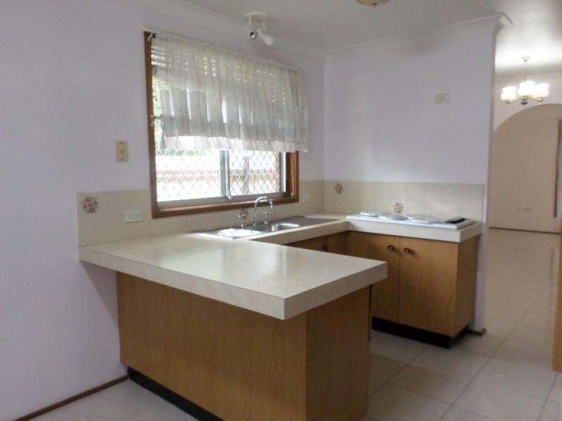 4 Melbourne Road, St Johns Park NSW 2176