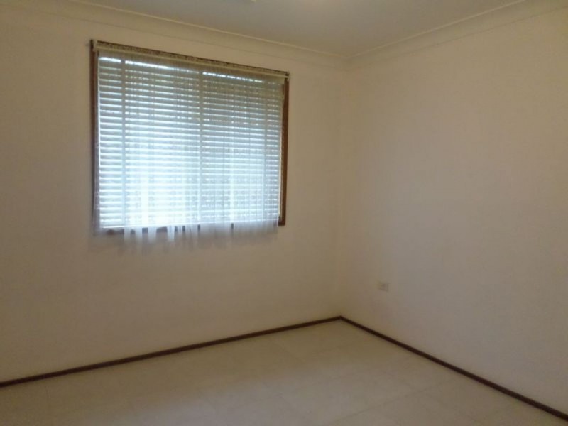 4 Melbourne Road, St Johns Park NSW 2176