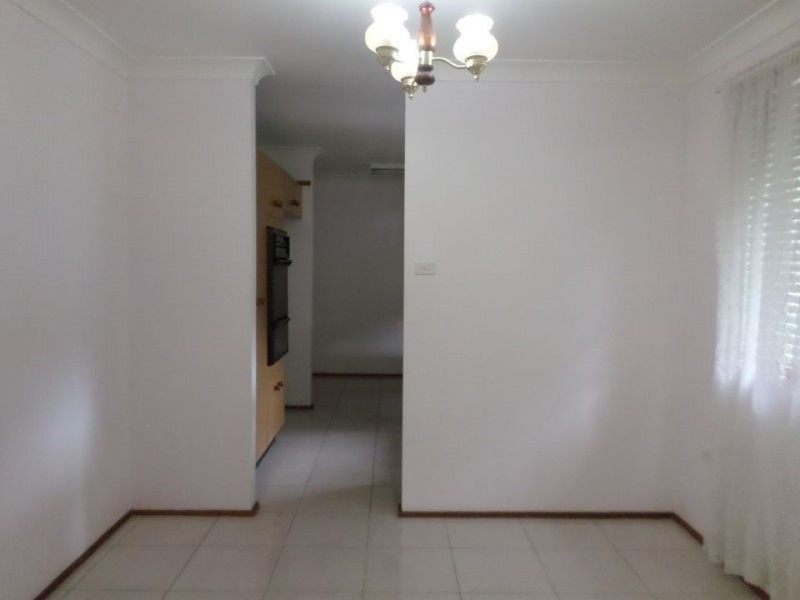 4 Melbourne Road, St Johns Park NSW 2176