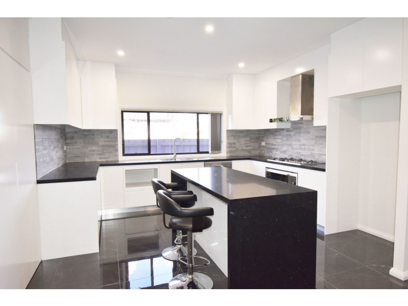 39 Pennyroyal Boulevard, Denham Court NSW 2565