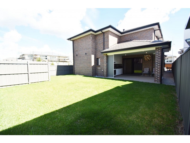 39 Pennyroyal Boulevard, Denham Court NSW 2565