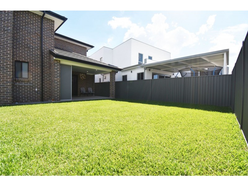 39 Pennyroyal Boulevard, Denham Court NSW 2565
