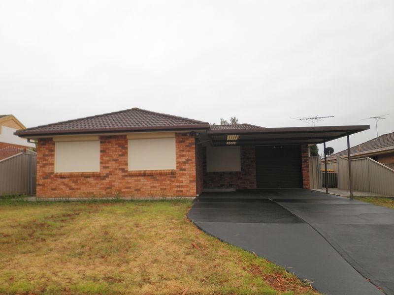 7 Swan Circuit, Green Valley NSW 2168