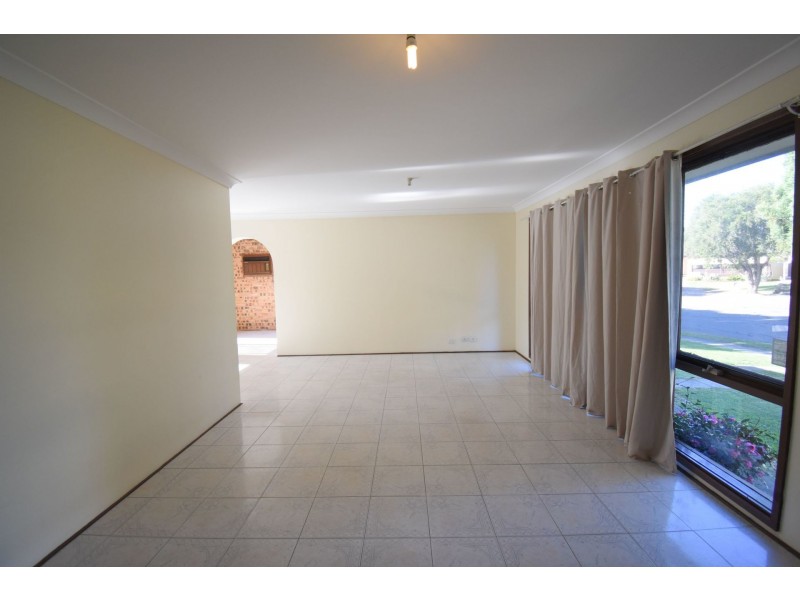 1 Merri Place, St Johns Park NSW 2176