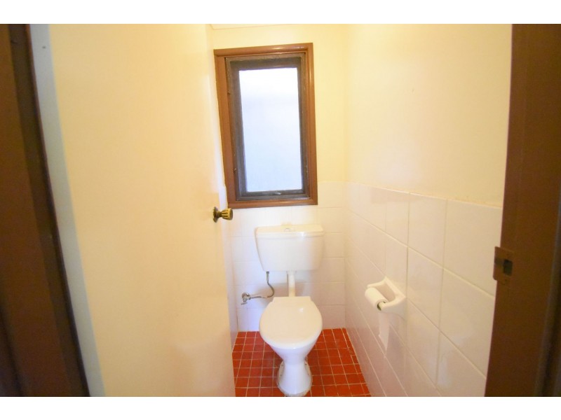 1 Merri Place, St Johns Park NSW 2176