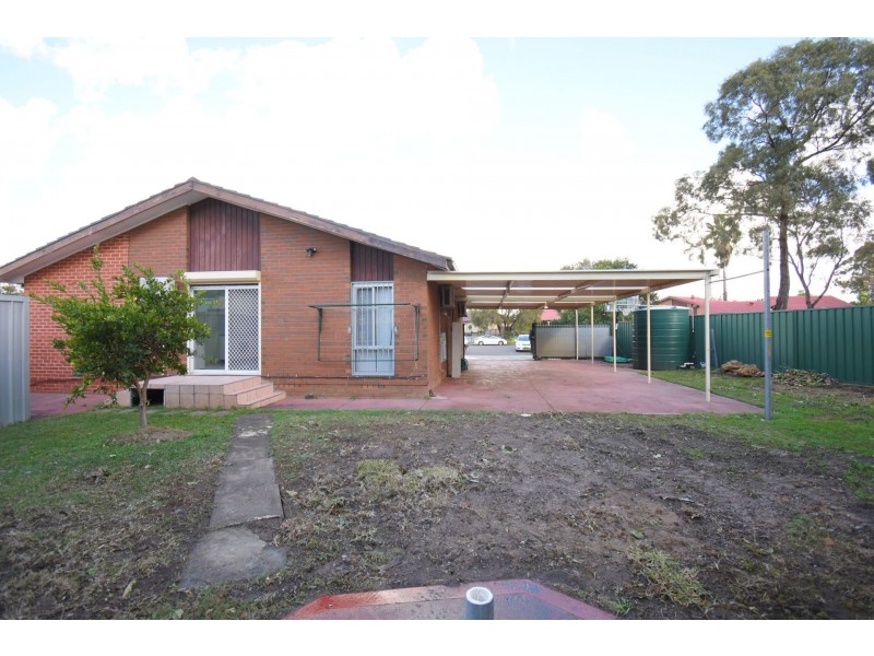 5 Coburg Place, St Johns Park NSW 2176