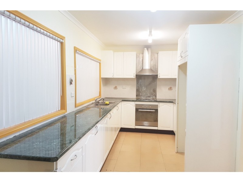 23 Dampier Crescent, Fairfield West NSW 2165