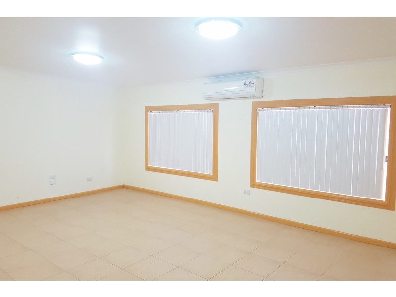 23 Dampier Crescent, Fairfield West NSW 2165