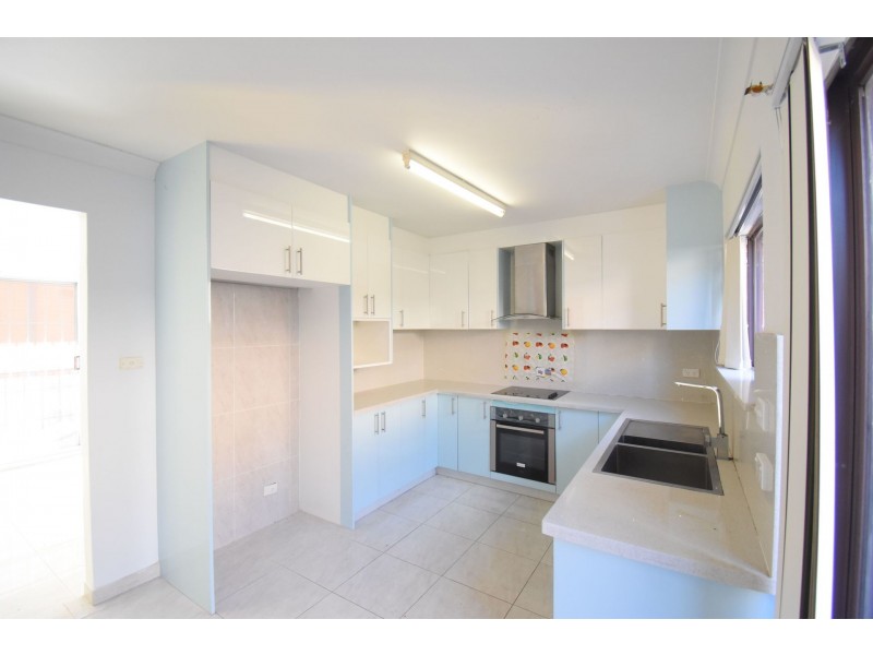 2/29 Hill Street, Cabramatta NSW 2166