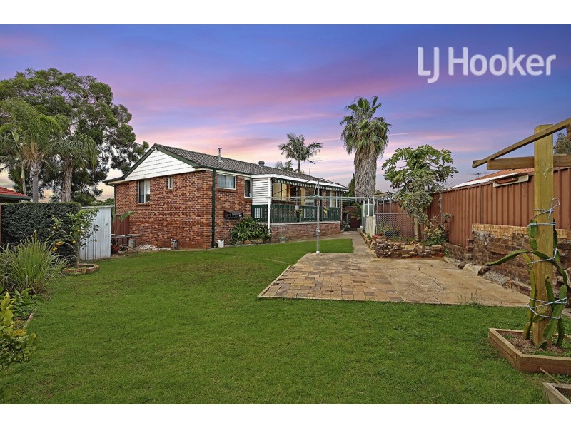 13 Malvern Close, St Johns Park NSW 2176