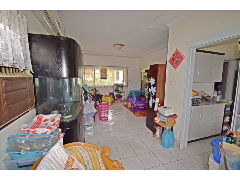 33 Smiths Avenue, Cabramatta NSW 2166