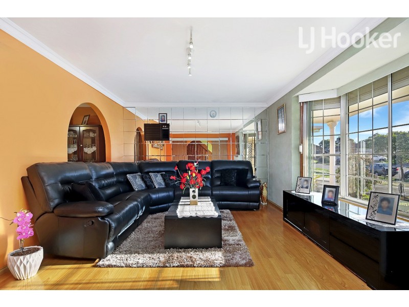 1 Novar Place, St Johns Park NSW 2176