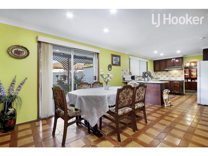 1 Novar Place, St Johns Park NSW 2176