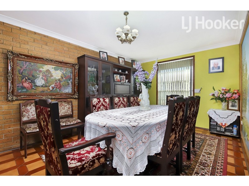 1 Novar Place, St Johns Park NSW 2176