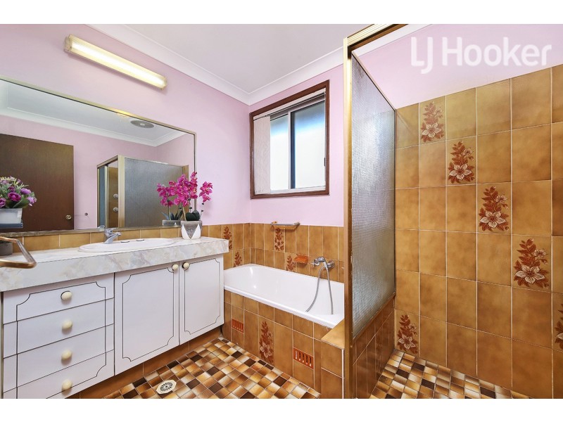 1 Novar Place, St Johns Park NSW 2176