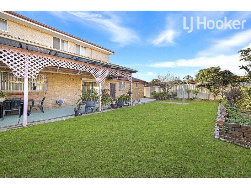 1 Novar Place, St Johns Park NSW 2176
