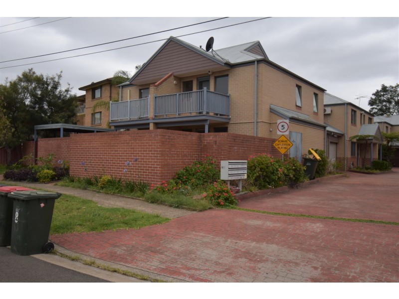 1/10 Fairlight Avenue, Fairfield NSW 2165