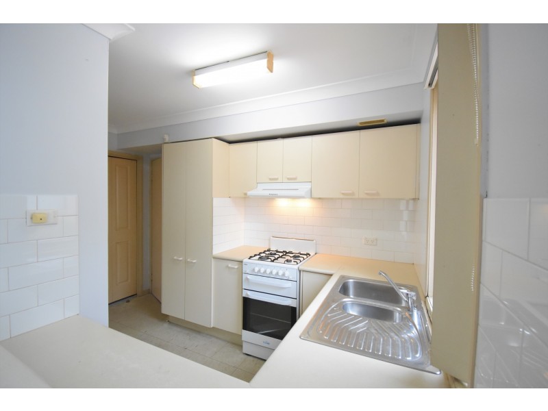 1/10 Fairlight Avenue, Fairfield NSW 2165