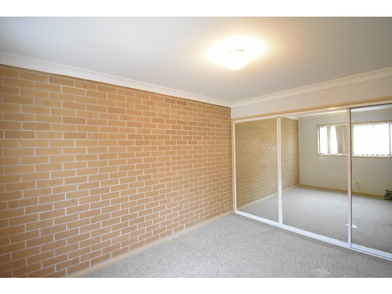 1/10 Fairlight Avenue, Fairfield NSW 2165