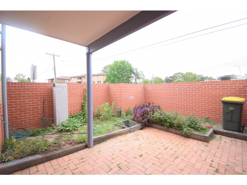 1/10 Fairlight Avenue, Fairfield NSW 2165