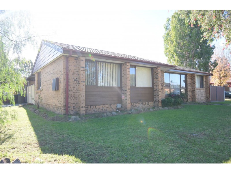 1 Merri Place, St Johns Park NSW 2176