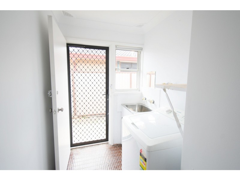 8 Napier Place, Bossley Park NSW 2176