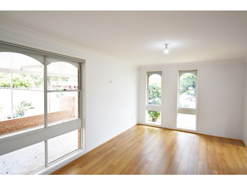 8 Napier Place, Bossley Park NSW 2176