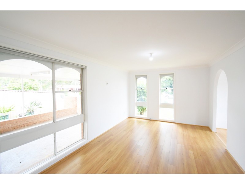 8 Napier Place, Bossley Park NSW 2176