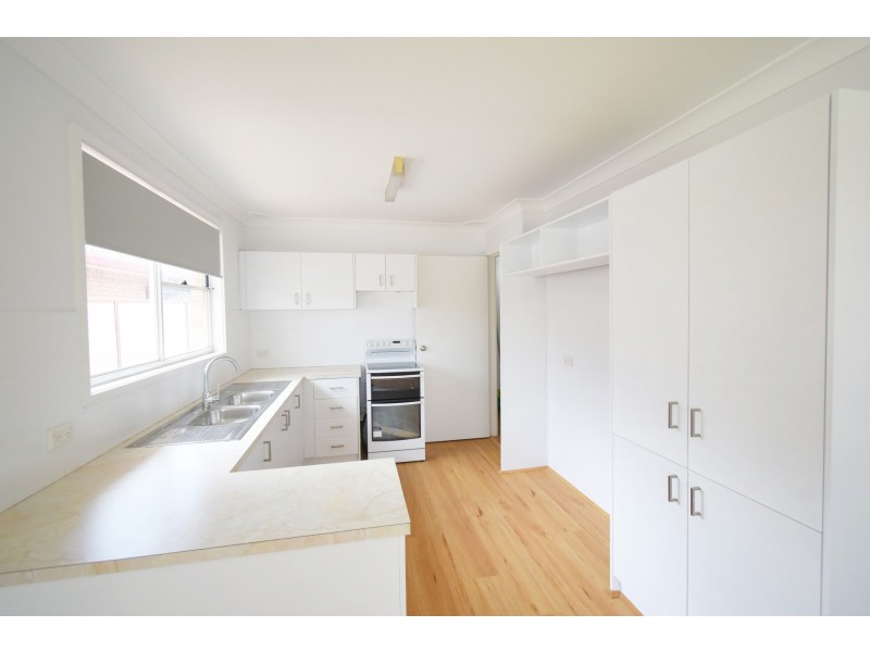 8 Napier Place, Bossley Park NSW 2176