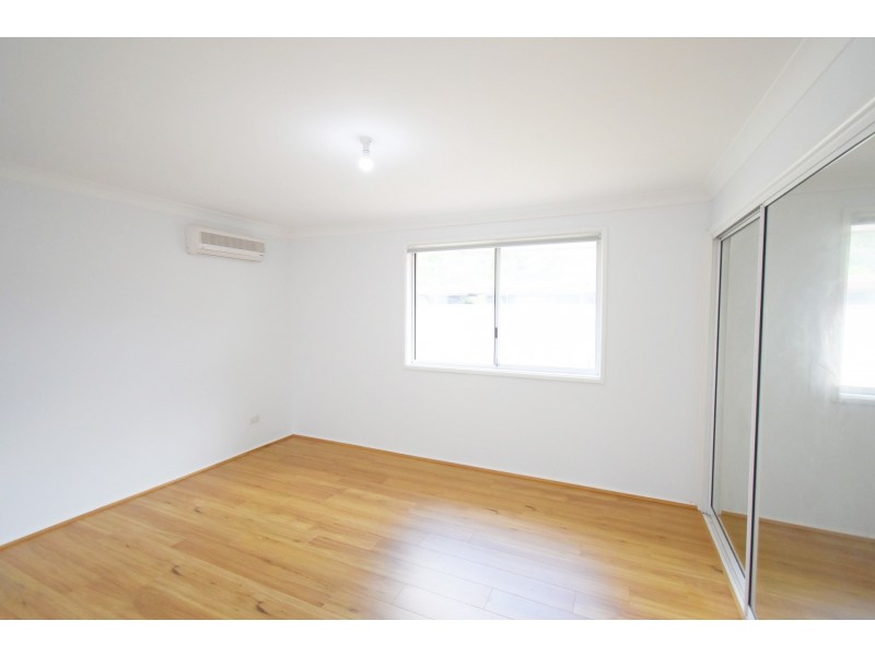 8 Napier Place, Bossley Park NSW 2176