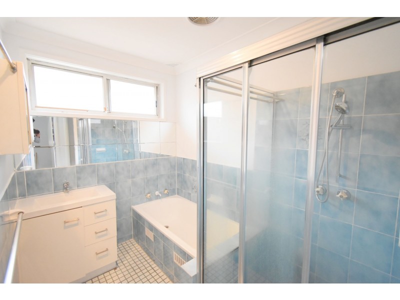 8 Napier Place, Bossley Park NSW 2176