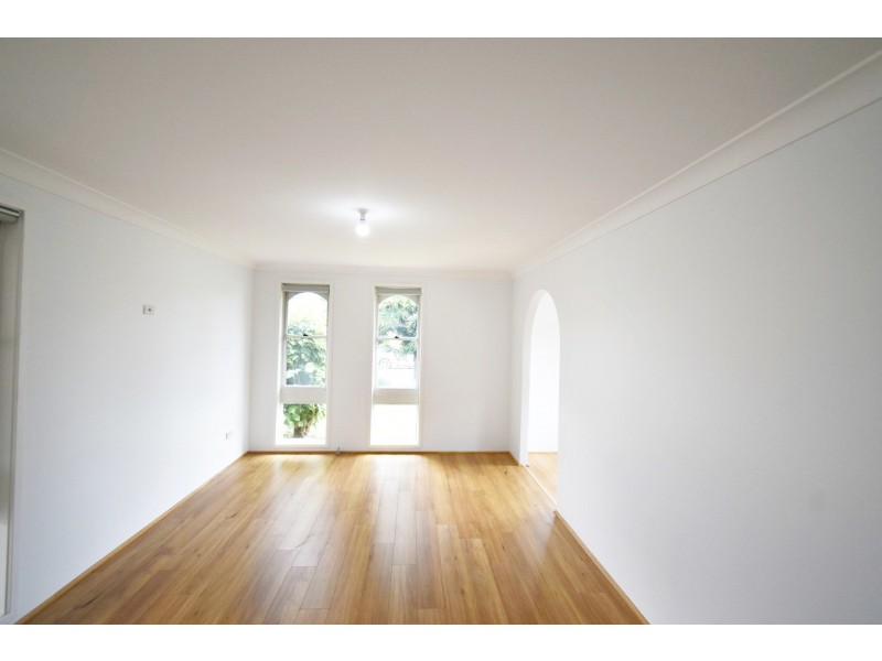 8 Napier Place, Bossley Park NSW 2176