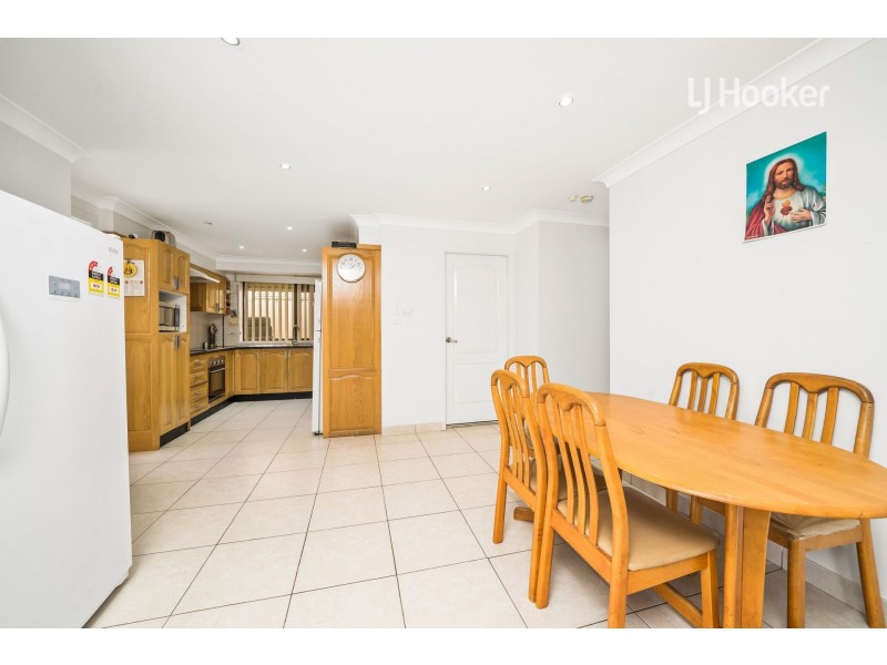 6 Fuchsia Place, Bossley Park NSW 2176