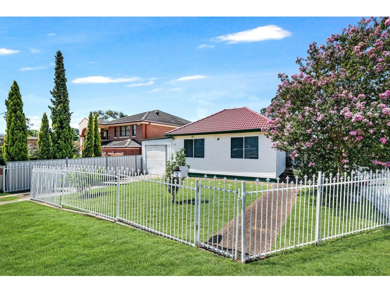 2 Barton Street, Smithfield NSW 2164