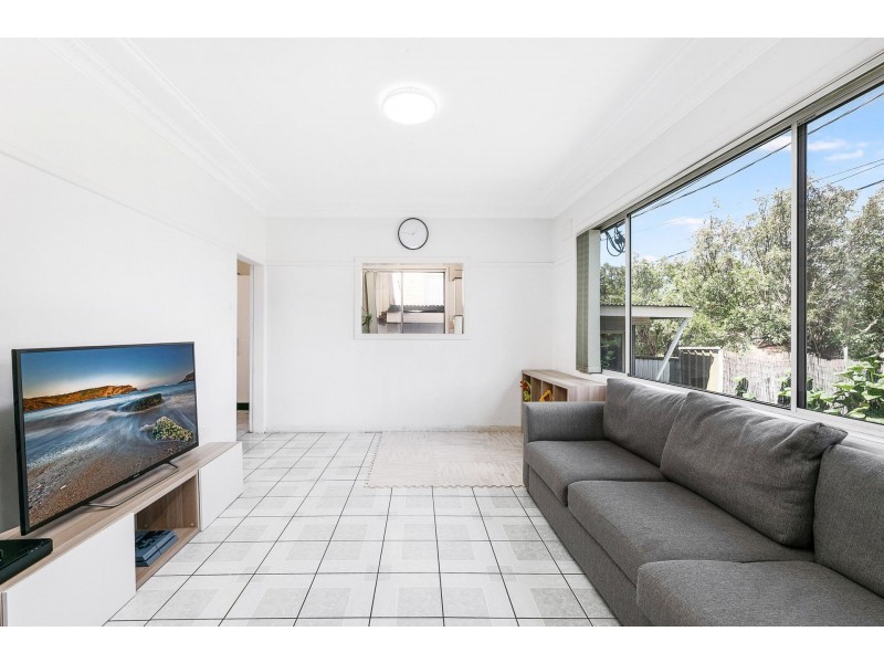 2 Barton Street, Smithfield NSW 2164