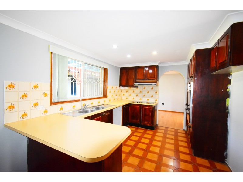 1 Novar Place, St Johns Park NSW 2176