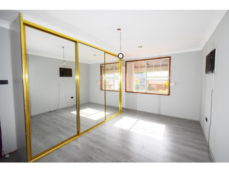 1 Novar Place, St Johns Park NSW 2176