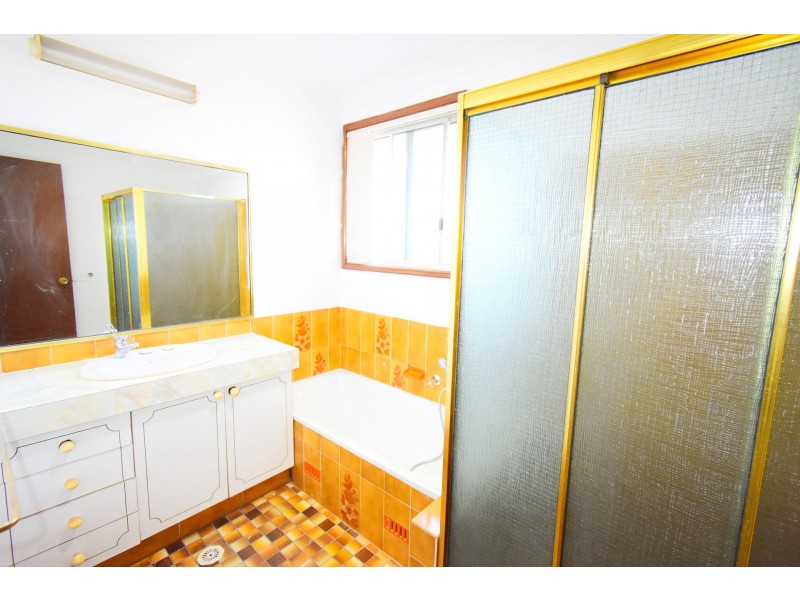 1 Novar Place, St Johns Park NSW 2176