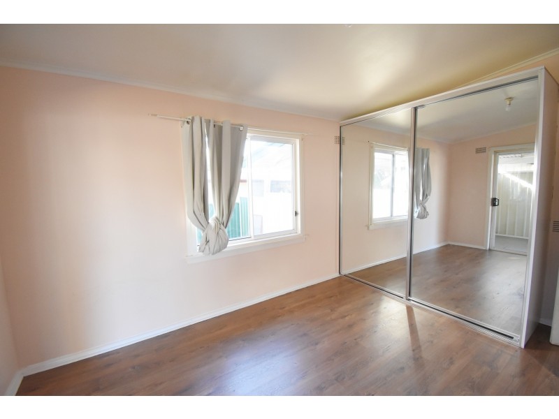 7 Bracknell Road, Canley Heights NSW 2166