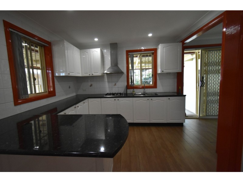 12 Bobin Road, Sadleir NSW 2168