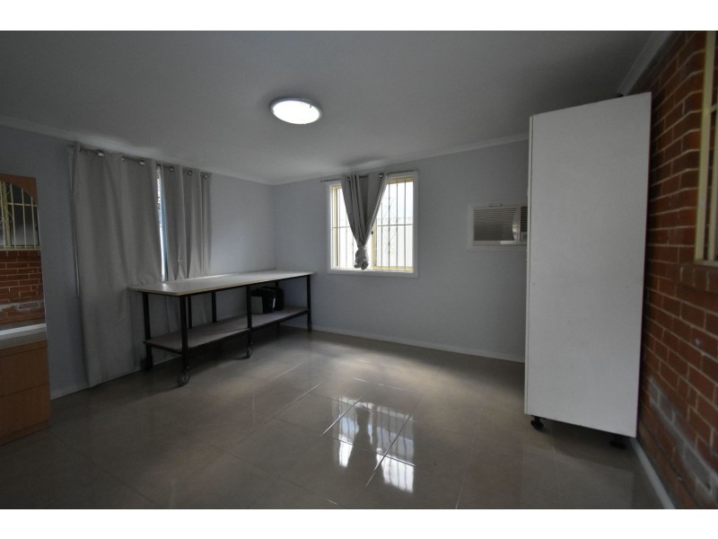 12 Bobin Road, Sadleir NSW 2168