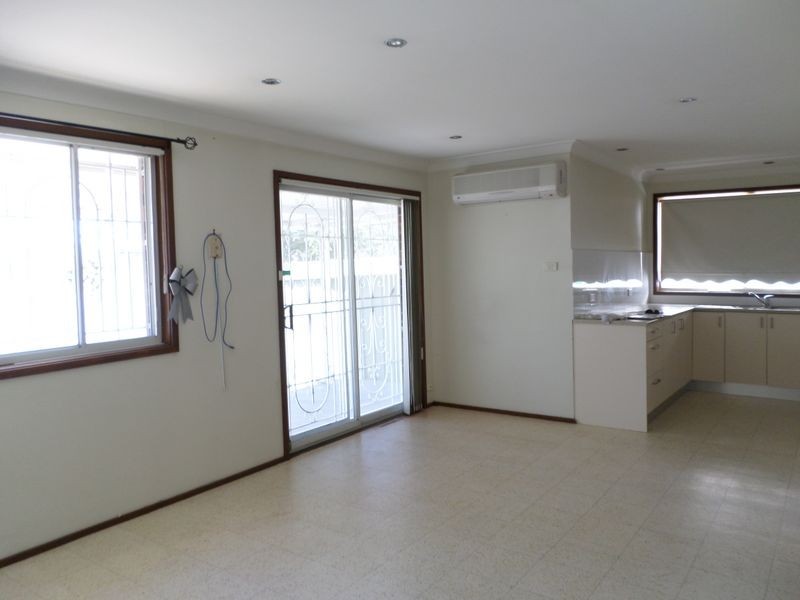 1 SHROPSHIRE CLOSE, Wakeley NSW 2176